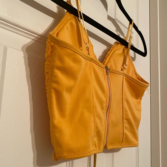 Mustard Yellow Cute Lace-Up Detail ZIP-Up Crop Top - Picture 5 of 6